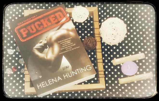 You are currently viewing “Pucked” Helena Hunting